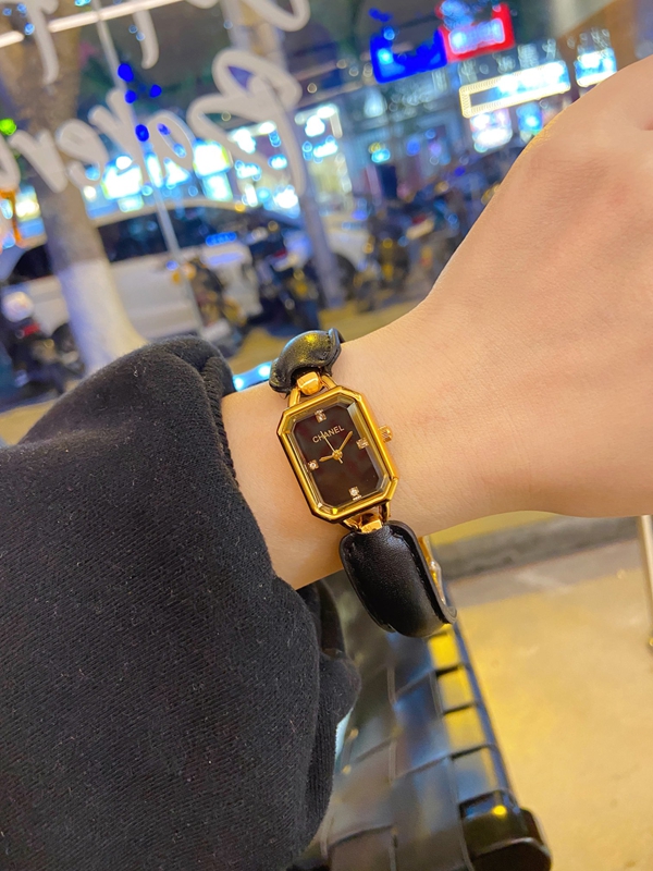 ブランド時計側面デザイン